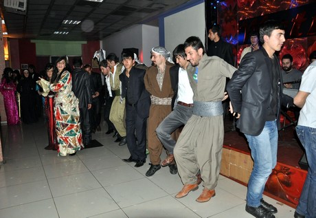 Özel Kampüs Dershanesi öğrenci ve öğretmenleri yoğun geçen YGS hazırlığı stresini atmak için düzenlenen moral gecesinde buluştular.