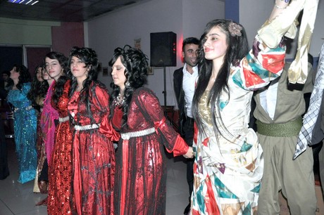 Özel Kampüs Dershanesi öğrenci ve öğretmenleri yoğun geçen YGS hazırlığı stresini atmak için düzenlenen moral gecesinde buluştular.