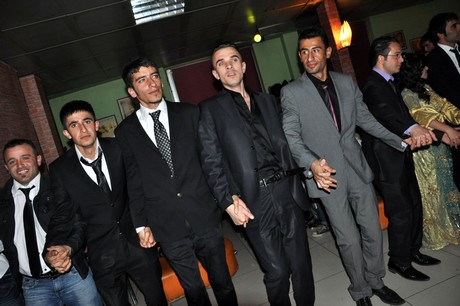 Özel Kampüs Dershanesi öğrenci ve öğretmenleri yoğun geçen YGS hazırlığı stresini atmak için düzenlenen moral gecesinde buluştular.