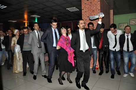 Özel Kampüs Dershanesi öğrenci ve öğretmenleri yoğun geçen YGS hazırlığı stresini atmak için düzenlenen moral gecesinde buluştular.