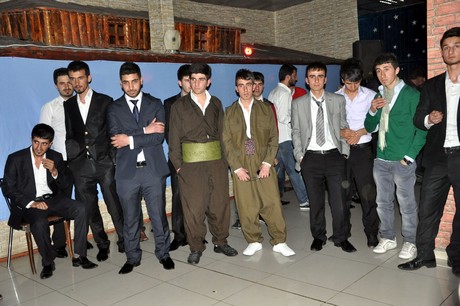 Özel Kampüs Dershanesi öğrenci ve öğretmenleri yoğun geçen YGS hazırlığı stresini atmak için düzenlenen moral gecesinde buluştular.