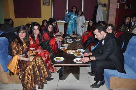 Özel Kampüs Dershanesi öğrenci ve öğretmenleri yoğun geçen YGS hazırlığı stresini atmak için düzenlenen moral gecesinde buluştular.