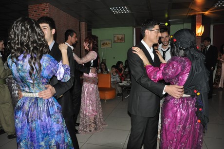 Özel Kampüs Dershanesi öğrenci ve öğretmenleri yoğun geçen YGS hazırlığı stresini atmak için düzenlenen moral gecesinde buluştular.