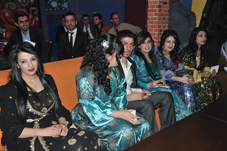 YGS sınavından önce Yüksekova Deneyim Dersanesi Öğrencileri Bir araya gelerek moral depoladılar