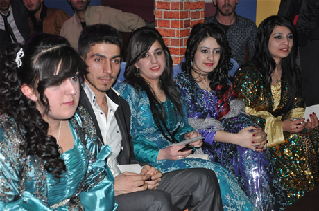 YGS sınavından önce Yüksekova Deneyim Dersanesi Öğrencileri Bir araya gelerek moral depoladılar