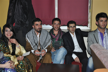 YGS sınavından önce Yüksekova Deneyim Dersanesi Öğrencileri Bir araya gelerek moral depoladılar