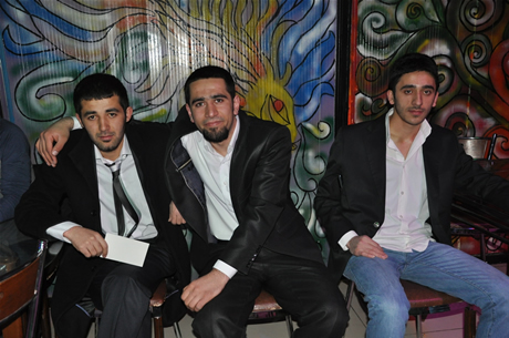 YGS sınavından önce Yüksekova Deneyim Dersanesi Öğrencileri Bir araya gelerek moral depoladılar