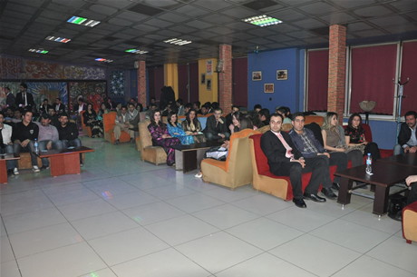 YGS sınavından önce Yüksekova Deneyim Dersanesi Öğrencileri Bir araya gelerek moral depoladılar