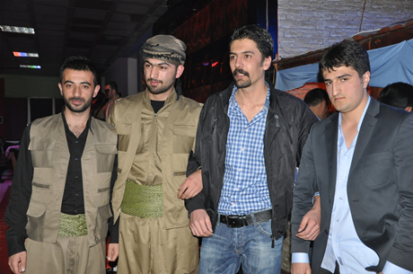 YGS sınavından önce Yüksekova Deneyim Dersanesi Öğrencileri Bir araya gelerek moral depoladılar