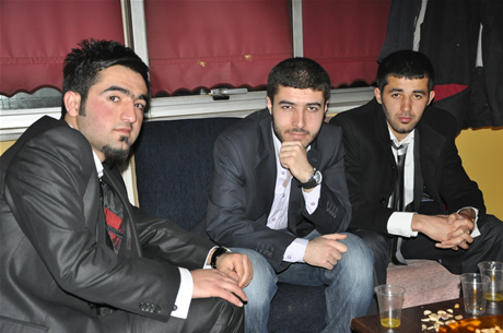 YGS sınavından önce Yüksekova Deneyim Dersanesi Öğrencileri Bir araya gelerek moral depoladılar