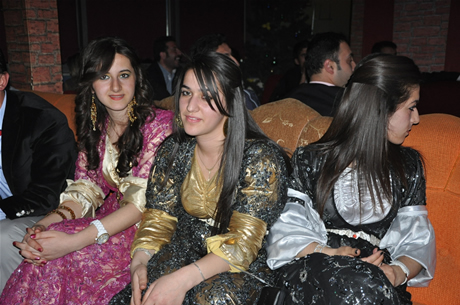 YGS sınavından önce Yüksekova Deneyim Dersanesi Öğrencileri Bir araya gelerek moral depoladılar