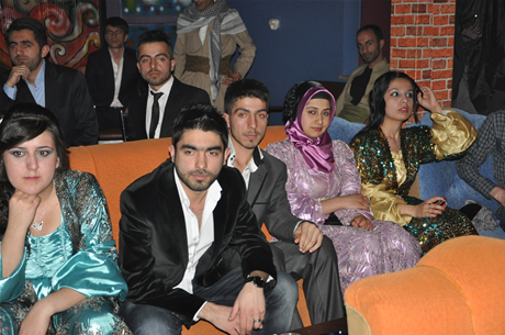 YGS sınavından önce Yüksekova Deneyim Dersanesi Öğrencileri Bir araya gelerek moral depoladılar