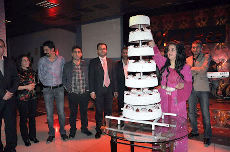 YGS sınavından önce Yüksekova Deneyim Dersanesi Öğrencileri Bir araya gelerek moral depoladılar