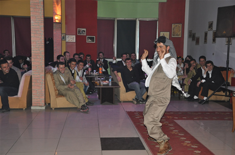 YGS sınavından önce Yüksekova Deneyim Dersanesi Öğrencileri Bir araya gelerek moral depoladılar