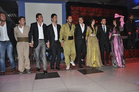 YGS sınavından önce Yüksekova Deneyim Dersanesi Öğrencileri Bir araya gelerek moral depoladılar