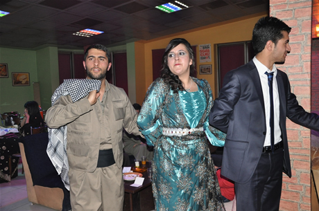 YGS sınavından önce Yüksekova Deneyim Dersanesi Öğrencileri Bir araya gelerek moral depoladılar