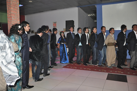 YGS sınavından önce Yüksekova Deneyim Dersanesi Öğrencileri Bir araya gelerek moral depoladılar