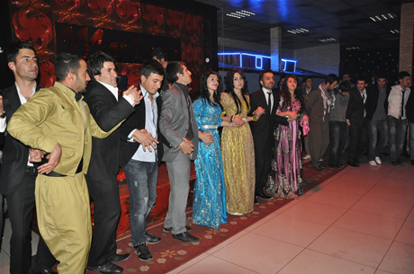 YGS sınavından önce Yüksekova Deneyim Dersanesi Öğrencileri Bir araya gelerek moral depoladılar