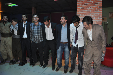 YGS sınavından önce Yüksekova Deneyim Dersanesi Öğrencileri Bir araya gelerek moral depoladılar