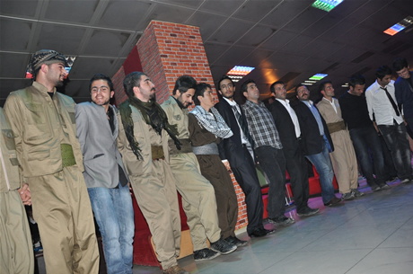 YGS sınavından önce Yüksekova Deneyim Dersanesi Öğrencileri Bir araya gelerek moral depoladılar