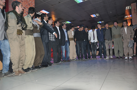 YGS sınavından önce Yüksekova Deneyim Dersanesi Öğrencileri Bir araya gelerek moral depoladılar