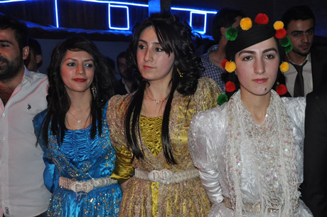 YGS sınavından önce Yüksekova Deneyim Dersanesi Öğrencileri Bir araya gelerek moral depoladılar