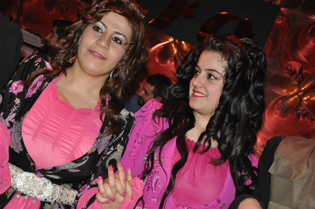 YGS sınavından önce Yüksekova Deneyim Dersanesi Öğrencileri Bir araya gelerek moral depoladılar