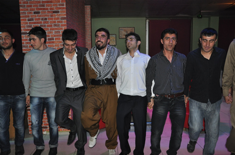 YGS sınavından önce Yüksekova Deneyim Dersanesi Öğrencileri Bir araya gelerek moral depoladılar