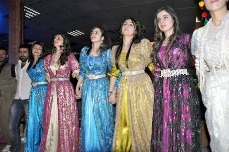 YGS sınavından önce Yüksekova Deneyim Dersanesi Öğrencileri Bir araya gelerek moral depoladılar