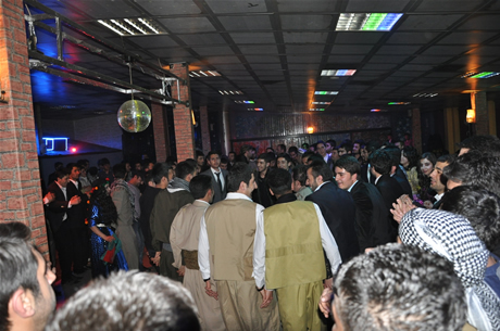 YGS sınavından önce Yüksekova Deneyim Dersanesi Öğrencileri Bir araya gelerek moral depoladılar