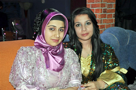 YGS sınavından önce Yüksekova Deneyim Dersanesi Öğrencileri Bir araya gelerek moral depoladılar