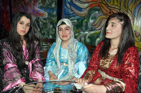 YGS sınavından önce Yüksekova Deneyim Dersanesi Öğrencileri Bir araya gelerek moral depoladılar