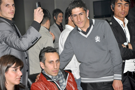 Yüksekova Endüstri Meslek Lisesi son sınıf öğrencileri 20102011 eğitim öğretim yılında lise son sınıfta bulunan 120 öğrenci için görkemli mezuniyet gecesi düzenlendi 