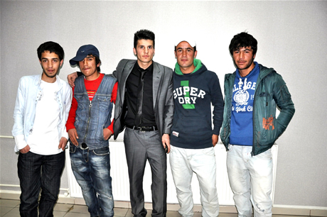 Yüksekova Endüstri Meslek Lisesi son sınıf öğrencileri 20102011 eğitim öğretim yılında lise son sınıfta bulunan 120 öğrenci için görkemli mezuniyet gecesi düzenlendi 