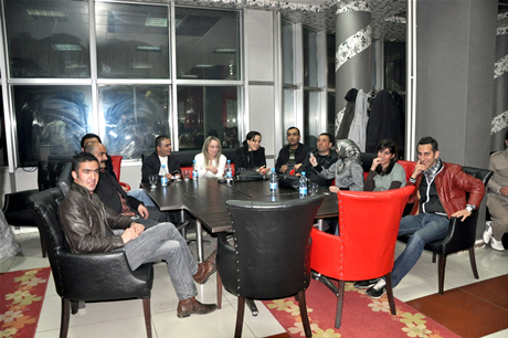 Yüksekova Endüstri Meslek Lisesi son sınıf öğrencileri 20102011 eğitim öğretim yılında lise son sınıfta bulunan 120 öğrenci için görkemli mezuniyet gecesi düzenlendi 