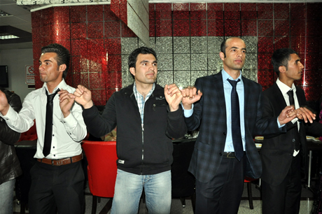 Yüksekova Endüstri Meslek Lisesi son sınıf öğrencileri 20102011 eğitim öğretim yılında lise son sınıfta bulunan 120 öğrenci için görkemli mezuniyet gecesi düzenlendi 