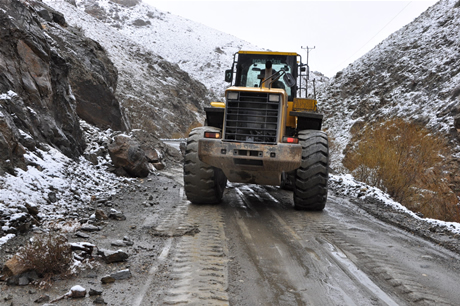 Hakkari'nin Yüksekova ilçesinde etkili olan yağışlar sel dönüşünce bir çok köy sel sular altında kaldı.