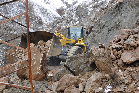 Hakkari'nin Yüksekova ilçesinde etkili olan yağışlar sel dönüşünce bir çok köy sel sular altında kaldı.