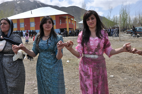 Yüksekova'da 07.08.05.2011 tarihleri arasında evlenen çiftleri sizler için sayfamıza taşıdık. Yüksekova Güncel olarak tüm çiftlerimize mutluluklar dileriz.