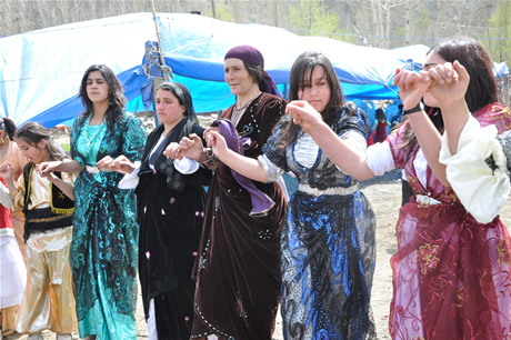 Yüksekova'da 07.08.05.2011 tarihleri arasında evlenen çiftleri sizler için sayfamıza taşıdık. Yüksekova Güncel olarak tüm çiftlerimize mutluluklar dileriz.