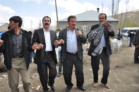 Yüksekova'da 07.08.05.2011 tarihleri arasında evlenen çiftleri sizler için sayfamıza taşıdık. Yüksekova Güncel olarak tüm çiftlerimize mutluluklar dileriz.