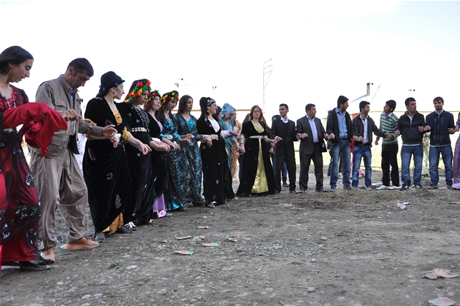Yüksekova'da 07.08.05.2011 tarihleri arasında evlenen çiftleri sizler için sayfamıza taşıdık. Yüksekova Güncel olarak tüm çiftlerimize mutluluklar dileriz.