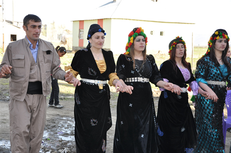 Yüksekova'da 07.08.05.2011 tarihleri arasında evlenen çiftleri sizler için sayfamıza taşıdık. Yüksekova Güncel olarak tüm çiftlerimize mutluluklar dileriz.