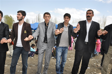 Yüksekova'da 07.08.05.2011 tarihleri arasında evlenen çiftleri sizler için sayfamıza taşıdık. Yüksekova Güncel olarak tüm çiftlerimize mutluluklar dileriz.