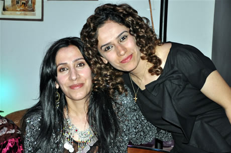 Hakkarinin Yüksekova ilçesinde Bayan kuaförlük yapan Destina Bayan kuaförü görkemli bir törenle 15. yılını kutladı.