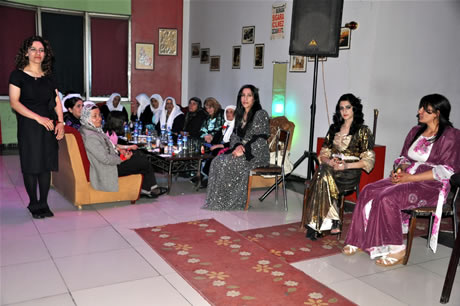 Hakkarinin Yüksekova ilçesinde Bayan kuaförlük yapan Destina Bayan kuaförü görkemli bir törenle 15. yılını kutladı.