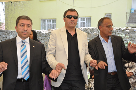 Yüksekova'da 28.29.05.2011 tarihleri arasında evlenen çiftleri sizler için sayfamıza taşıdık. Yüksekova Güncel olarak tüm çiftlerimize mutluluklar dileriz. Foto: Yaşar Kaplan