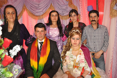 Yüksekova'da 28.29.05.2011 tarihleri arasında evlenen çiftleri sizler için sayfamıza taşıdık. Yüksekova Güncel olarak tüm çiftlerimize mutluluklar dileriz. Foto: Yaşar Kaplan