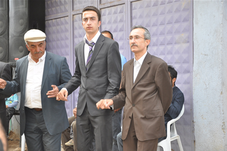 Yüksekova'da 28.29.05.2011 tarihleri arasında evlenen çiftleri sizler için sayfamıza taşıdık. Yüksekova Güncel olarak tüm çiftlerimize mutluluklar dileriz. Foto: Yaşar Kaplan