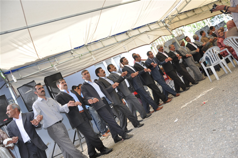 Yüksekova'da 28.29.05.2011 tarihleri arasında evlenen çiftleri sizler için sayfamıza taşıdık. Yüksekova Güncel olarak tüm çiftlerimize mutluluklar dileriz. Foto: Yaşar Kaplan